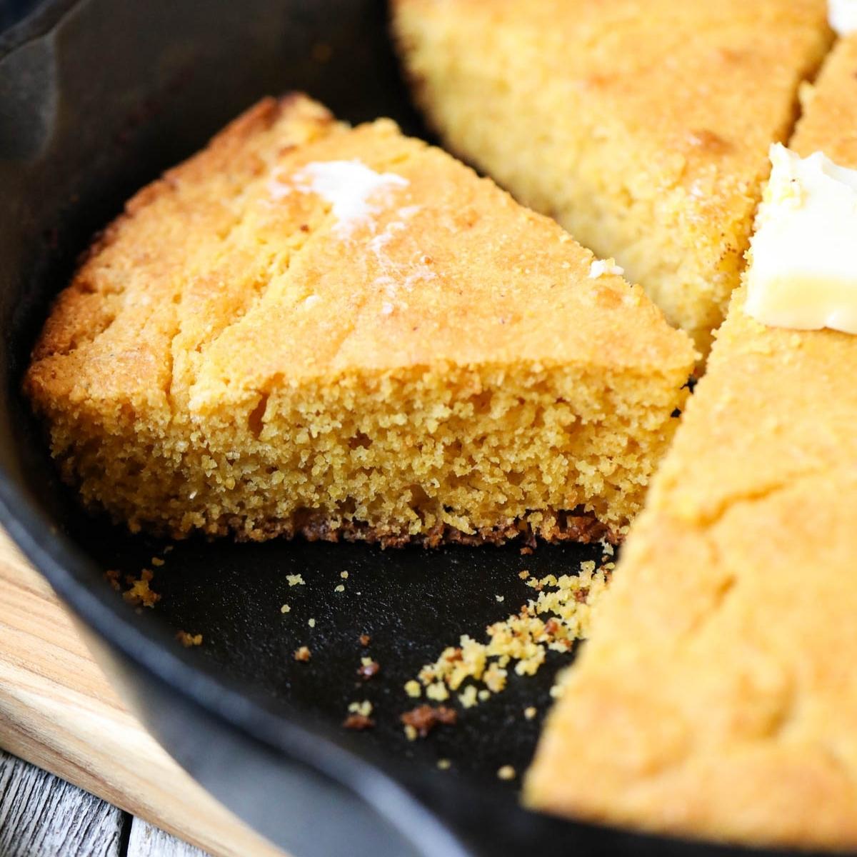 Classic Southern Buttermilk Cornbread: Cast Iron Skillet Magic